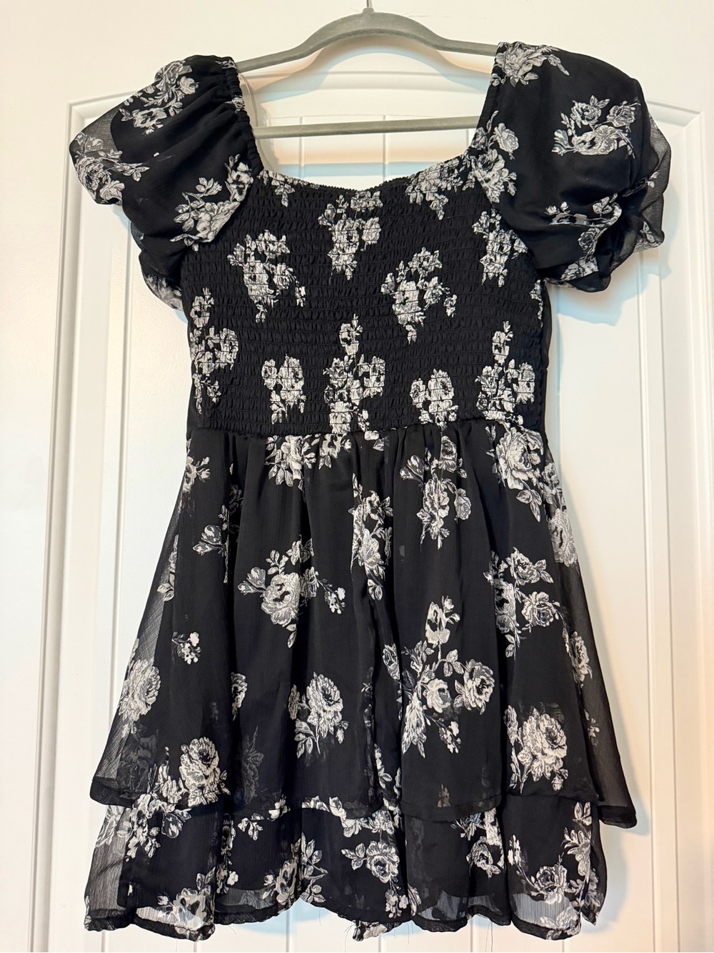 Black Floral Puff Sleeve Romper - Picture 3 of 5